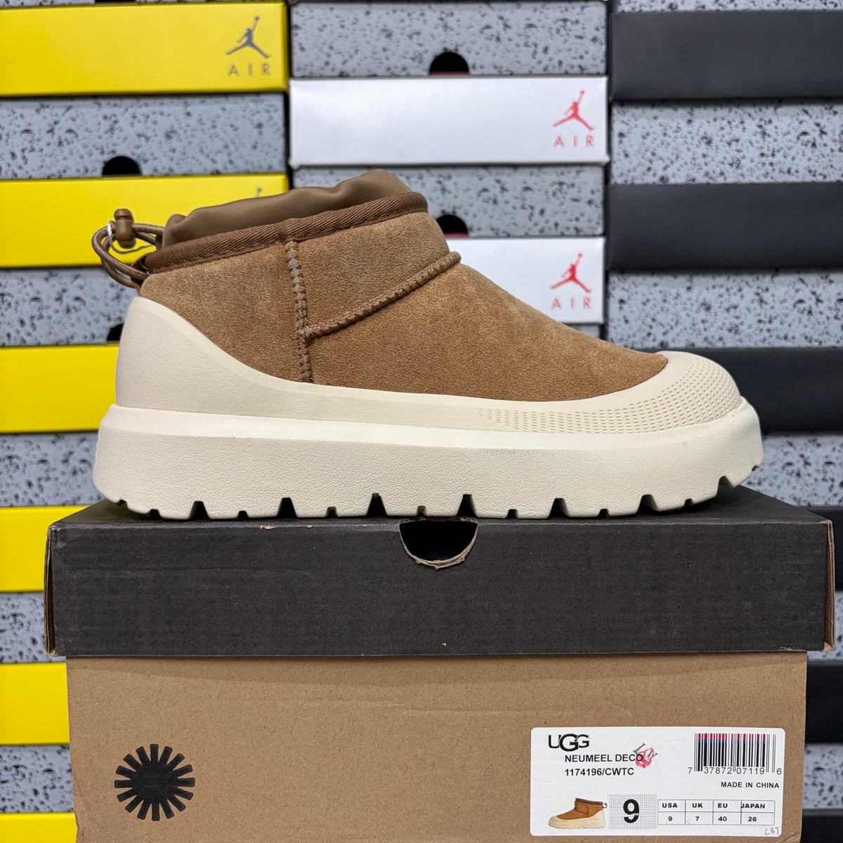 UGG Neumeel Deco Boot – Unisex Suede Ankle Boot with Lug Sole in Chestnut