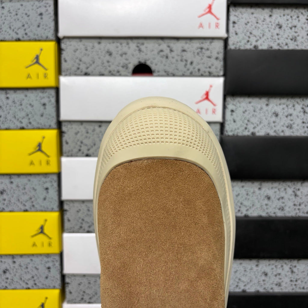 UGG Neumeel Deco Boot – Unisex Suede Ankle Boot with Lug Sole in Chestnut