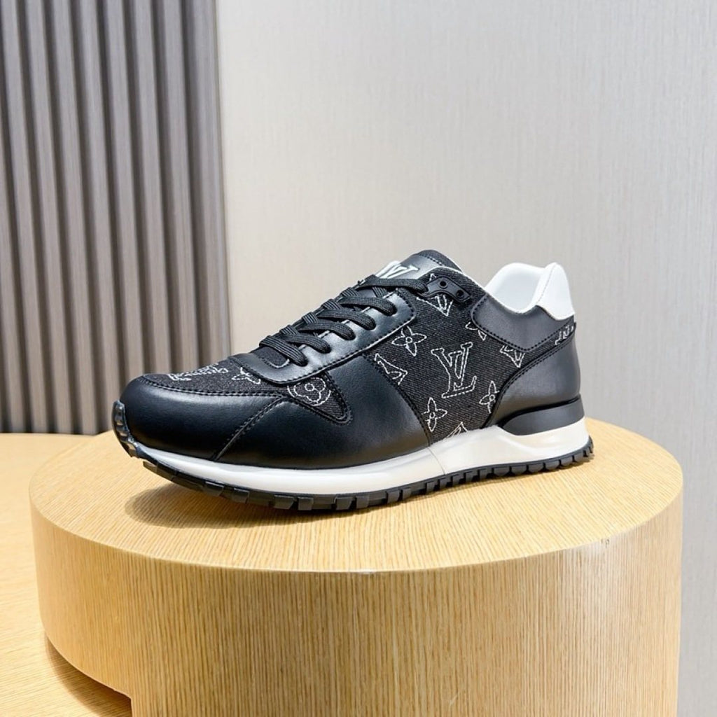 Louis Vuitton Monogram Low-Top Sneakers - Padded Collar And Textured Outsole
