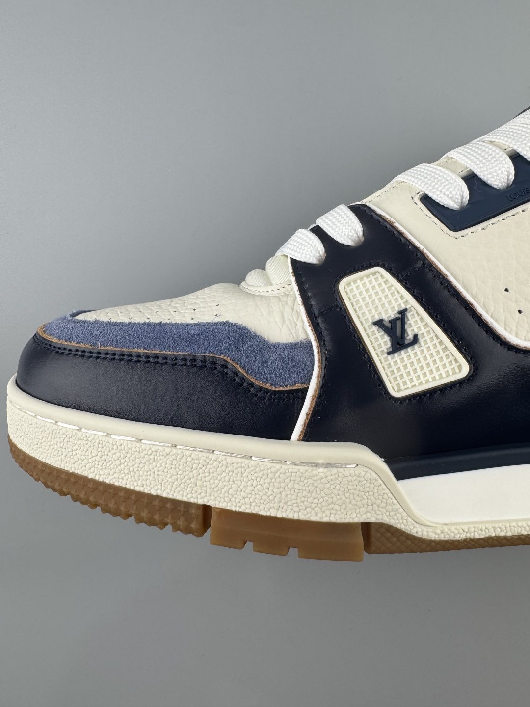 Louis Vuitton White & Navy Low-Top Sneakers
