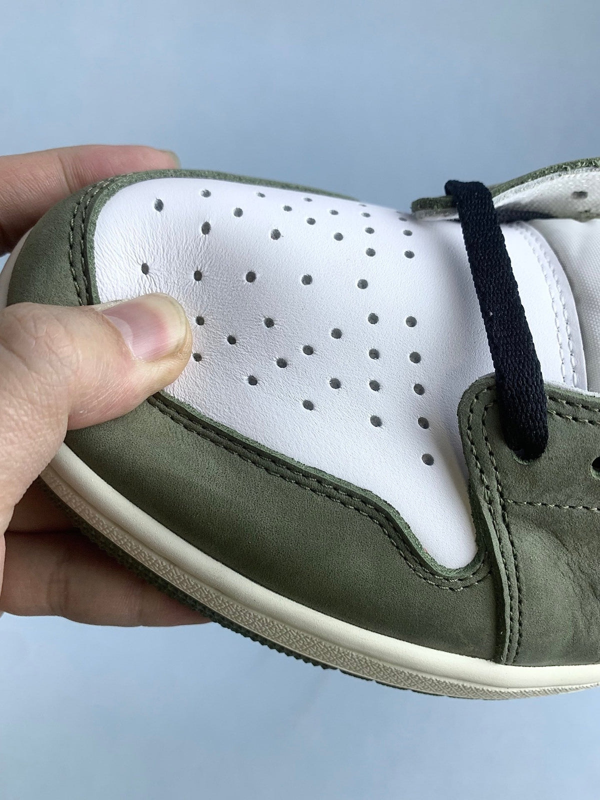 Air Jordan 1 Low Medium Olive Suede Unisex Sneakers HQ6998-200