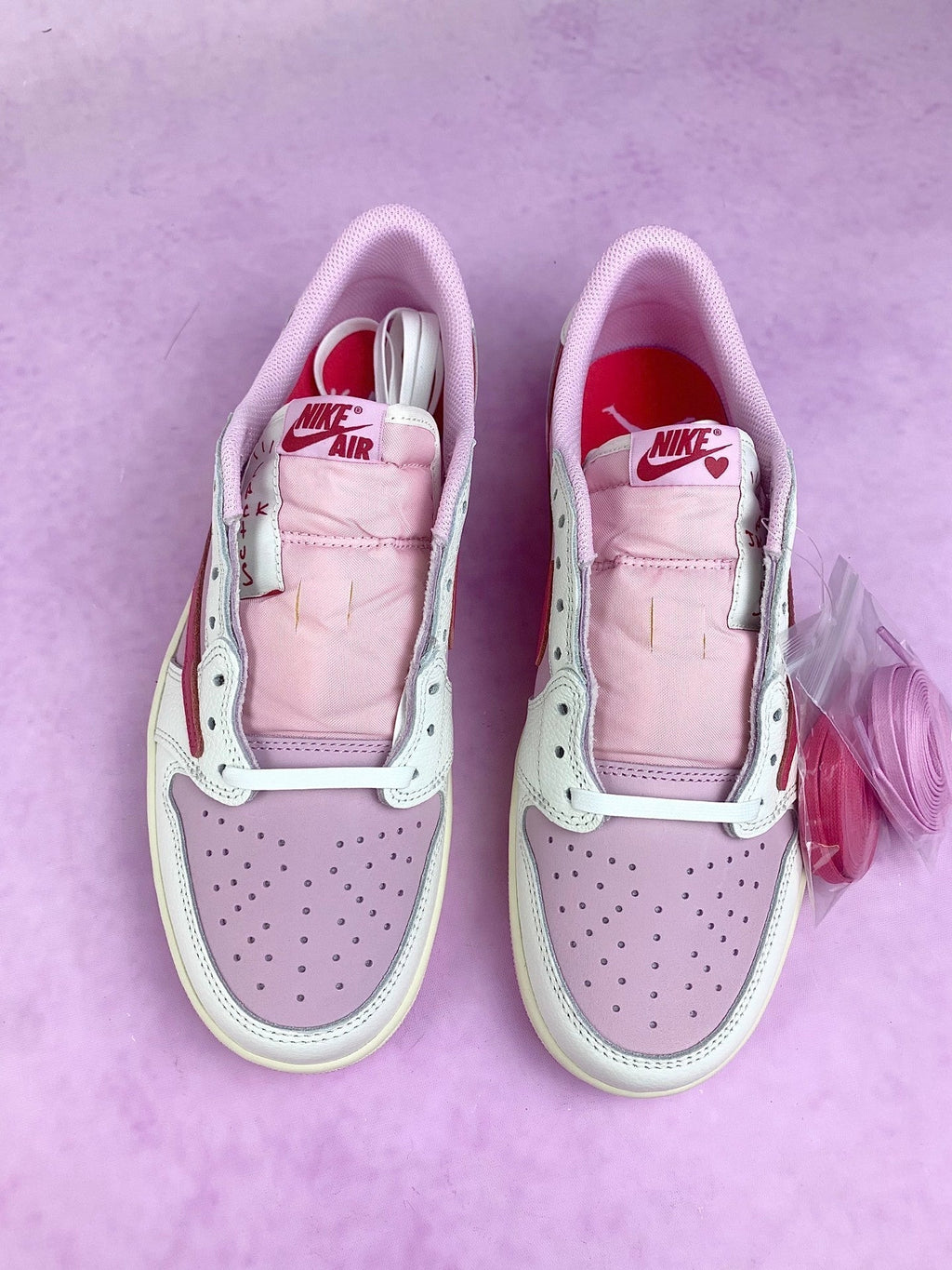 Air Jordan 1 Low Air Jordan 1 AND Valentines Day Unisex Sneakers IQ7604-101